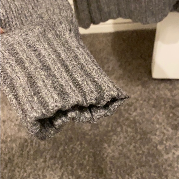 TNA sweater in GUC - Picture 5 of 6